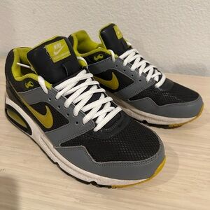 Nike Air Max Navigate GS Athletic Shoe Youth Boys Size 7  Black Yellow